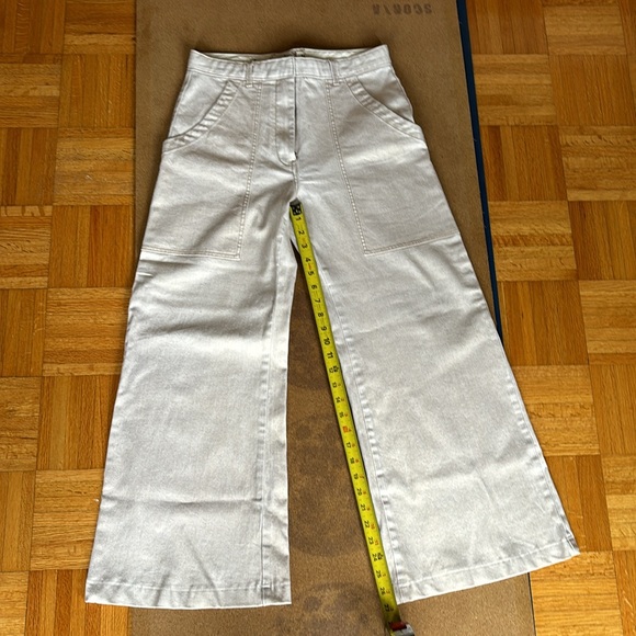 Linen/cotton/spandex bellbottoms. Off white with gold metallic threading. - Picture 6 of 9